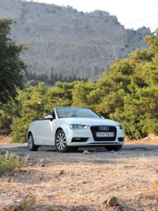 汽车评测小车旅行后边睡觉，探索多功能小型车的实用性与舒适性